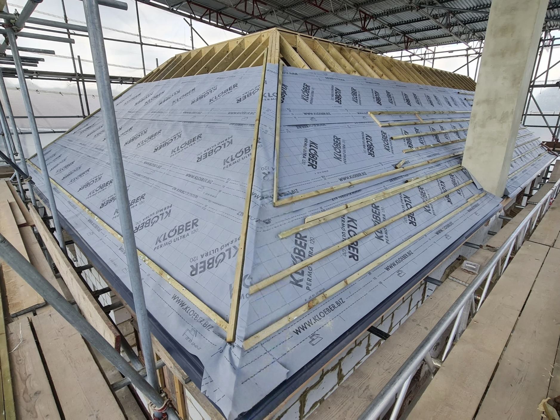 Weatherproofing membrane