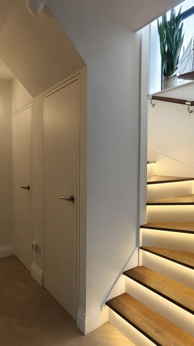 Illuminated staircase in a renovated century-old house, Orpington — Fellner Construction