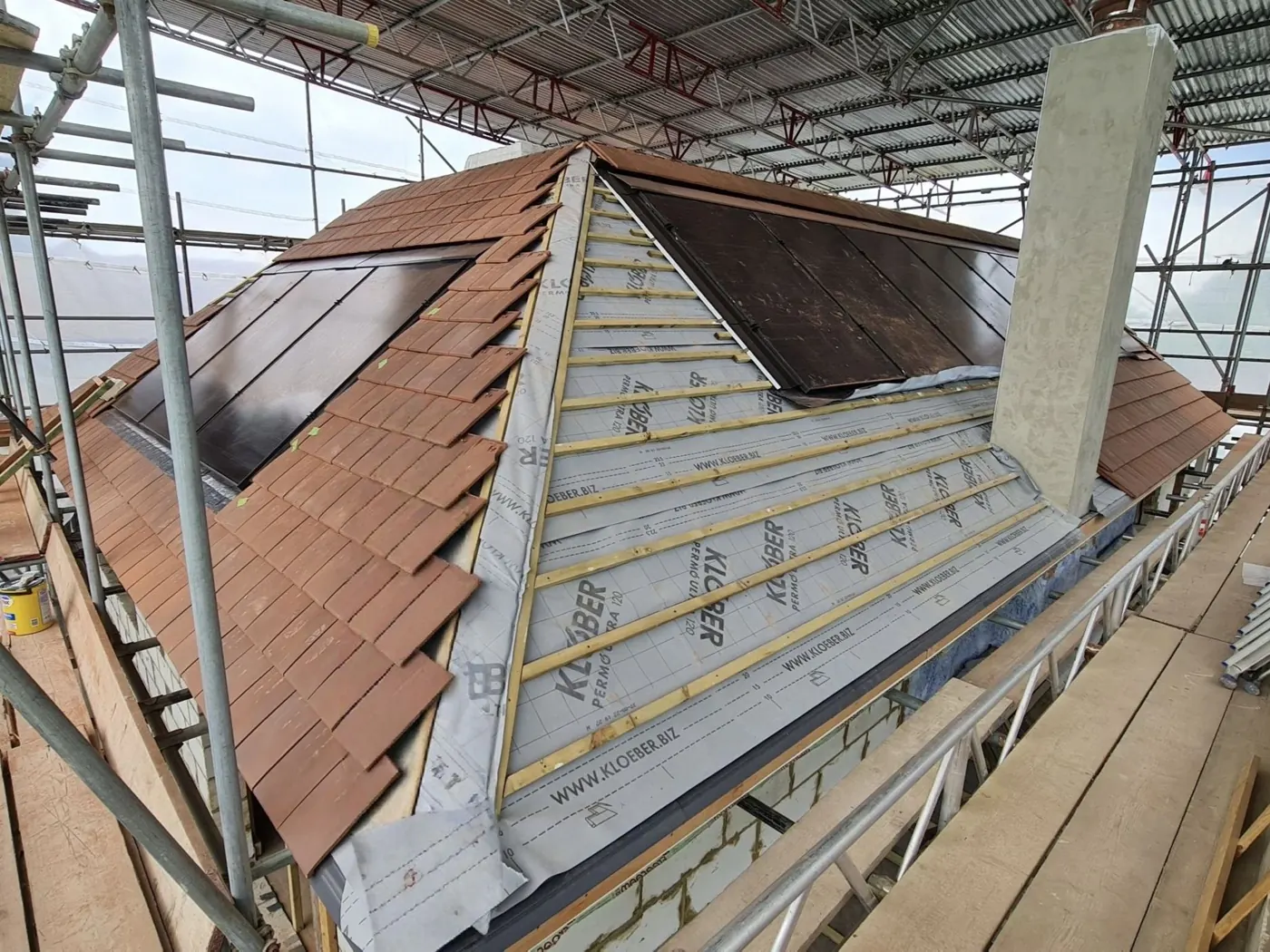 Roof covering with flush-fitted solar panels, Lynwood Grove, Orpington — Fellner Construction